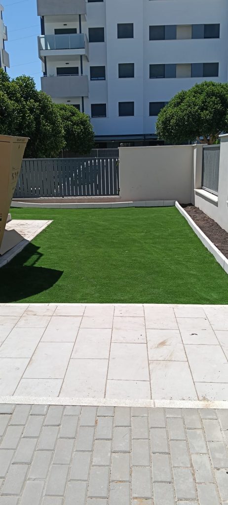 Preparación del terreno con malla antihierba - Limcesped Sevilla